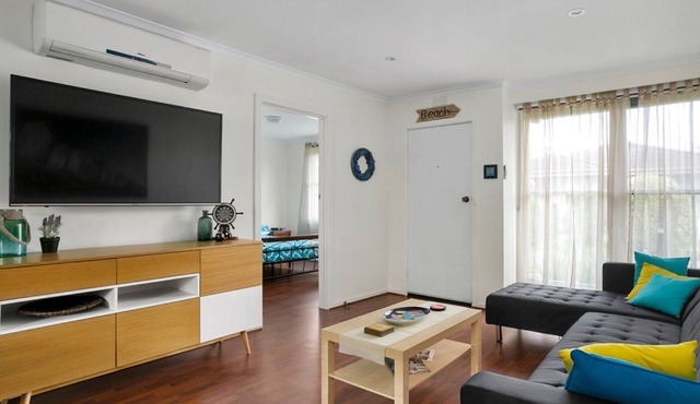 Rye Beachfront Gem - Spacious Bayside unit