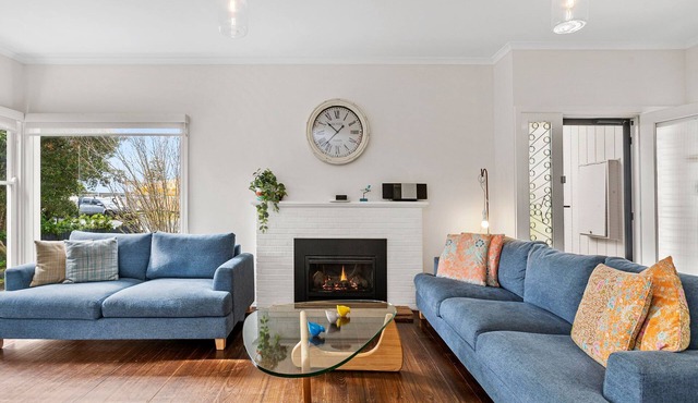 RYE Classic- 4bed, perfect location-up to 13 guests, foxtel- BONUS* NIGHTS OFFER