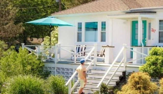 Rye Motor Inn - Oceanfront, Walk to Beach