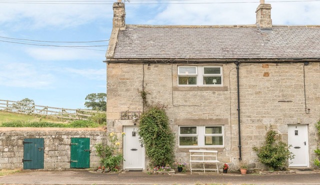 RYEHILL FARM COTTAGE, pet friendly, with open fire in Thropton