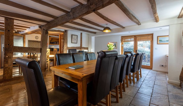 RYTON GRANGE FARMHOUSE TO SLEEP 12 - sleeps 12 guests in 6 bedrooms