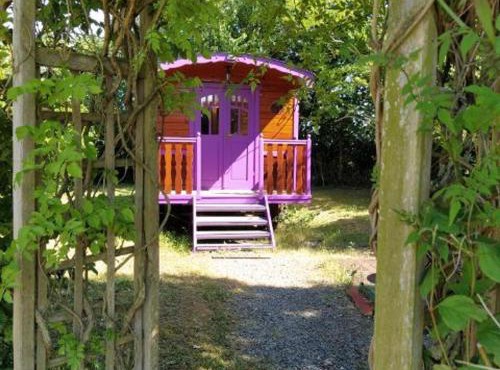 Séjour Bucolique en Roulotte au Cœur d'une Ferme Familiale en Sarthe - FR-1-410-229