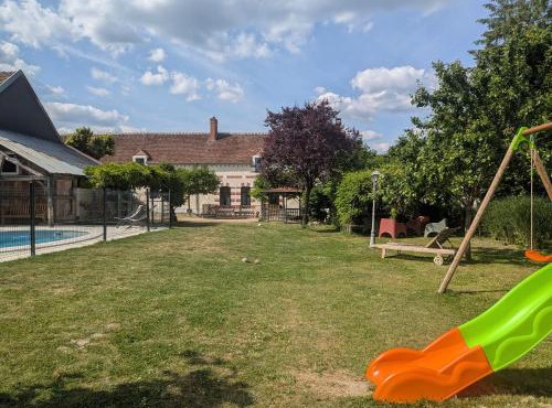Séjour champêtre avec piscine partagée à Chabris - FR-1-591-739