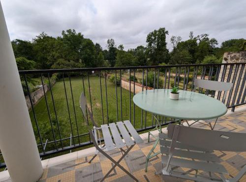 Séjour paisible en bord de rivière avec accès privé, pêche en barque et jardin clos - tout inclus ! - FR-1-591-595