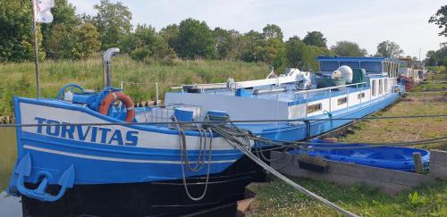Séjour confortable sur péniche luxueuse