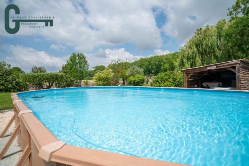 Séjour détente avec spa, piscine et sauna