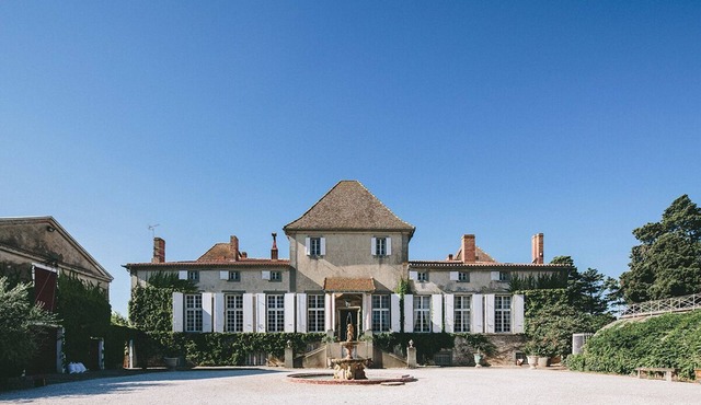 Séjour Dans Chateau Viticole : Domaine Avec Piscine Pour des Vacances de Rêve
