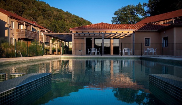 Séjour paisible avec piscine au cœur Dordogne