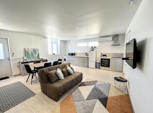 Séjour pro sans stress au centre, arrivée autonome, Wifi, parking, vue Pyrénées