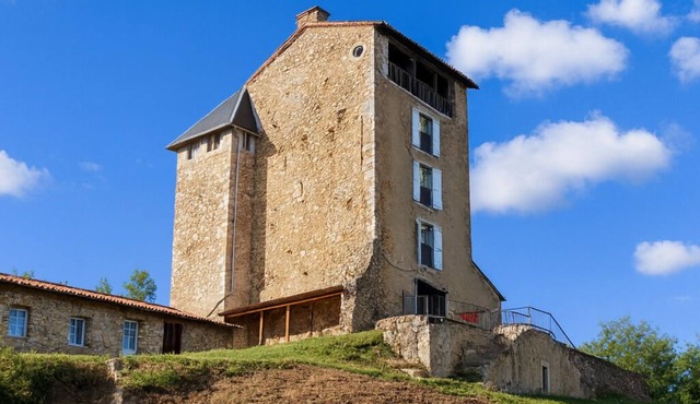 Séjour rustique dans un château médiéval - Authenticité & nature