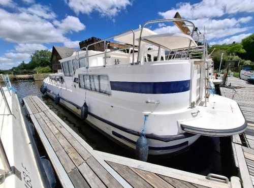 Séjour vintage à bord d'une péniche à Chenillé-Champteussé, 8-10 pers, grand espace extérieur - API-1-46-12