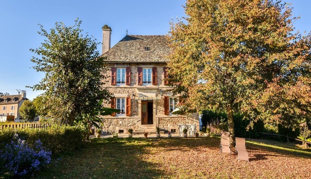 Sénezergues Garden Hideaway