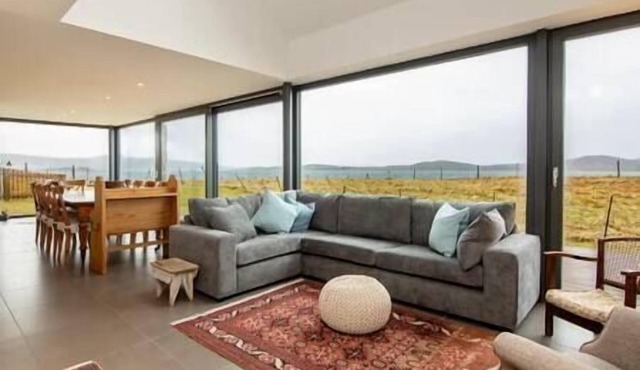 Sòlas, Luxury coastal retreat