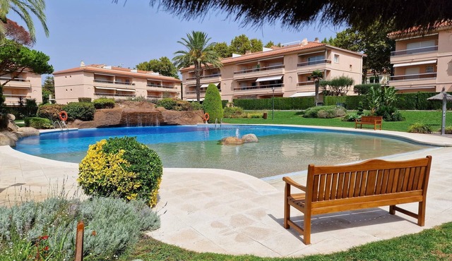 S'Agaró -Apartment with communal pool, just 1 minute from the beach