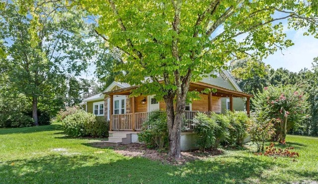 S Circle 220: A beautifully restored 2-bedroom home in charming Salem, SC.