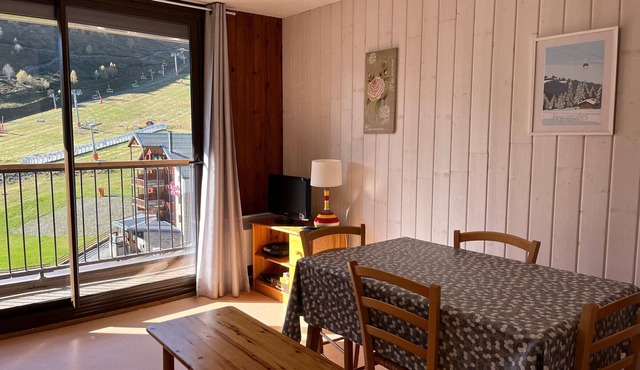 Ski-In/Ski-Out Apartment, 6 Guests, Balcony, 2 Bedrooms, Wi-Fi, Parking