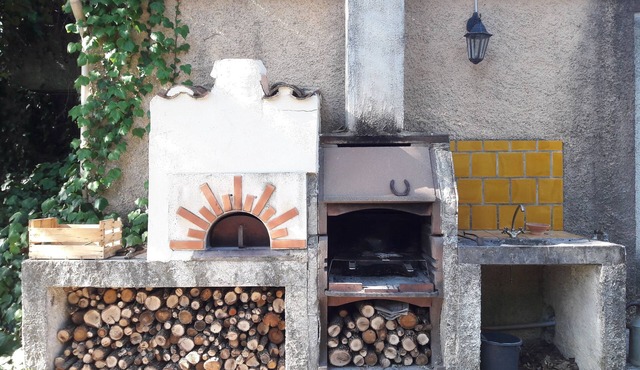 Spacious family villa with pool in the heart of green Provence, 4 bedrooms