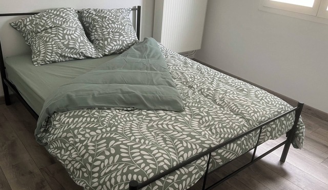 Superb neo-Provencal villa with swimming pool, 2500m of green space in a peaceful setting