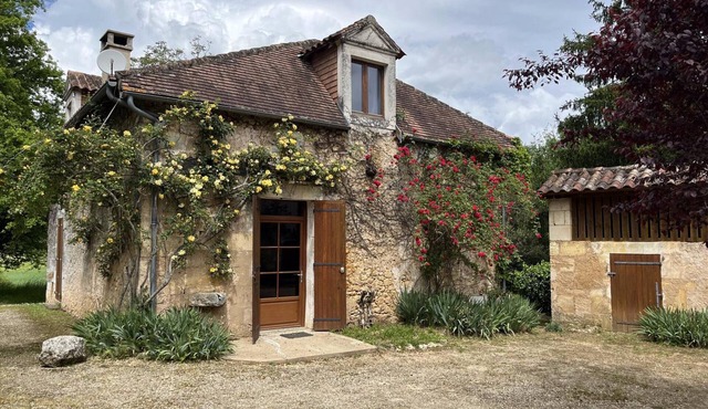 Stone cottage with garden and modern amenities