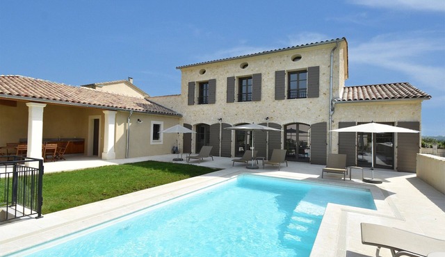 Sunny Villa Retreat in Uzès