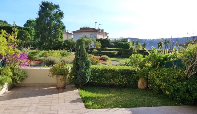 S.Jean Cap Ferrat Apartment garden/terrace Beach 2 min street front