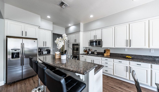 S. Reno FamilyFriendly Large Home. Close to many ski resorts including Mt. Rose