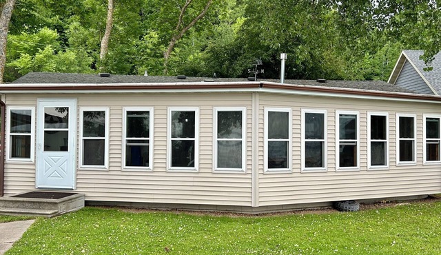 S Side Lake Melissa ~ Flat Lot ~ Heart of DL Lakes Country ~ Sunroom ~ Sandy