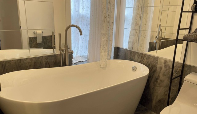 S1E. 2-bedroom apartment Queen Villege