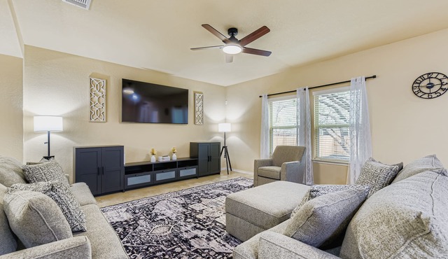 SA Home Sweet Home 4BR/3.5BA Lackland BMT Riverwalk 1G Internet EV Charger