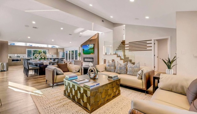 SA10-Spacious Vacation Home in the Heart of OC