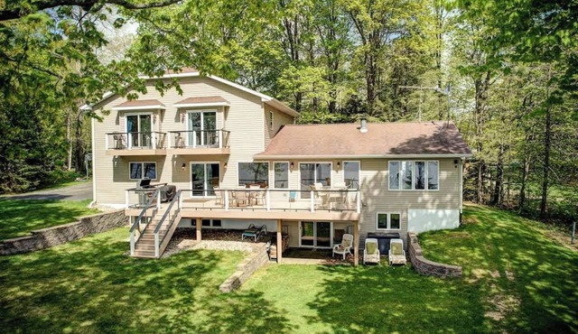 Sabel's Retreat with Summit Lake Views
