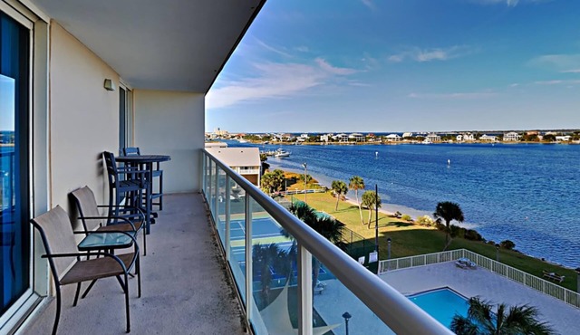 Sabine Yacht & Racquet #5C | Boat Slips, Views!