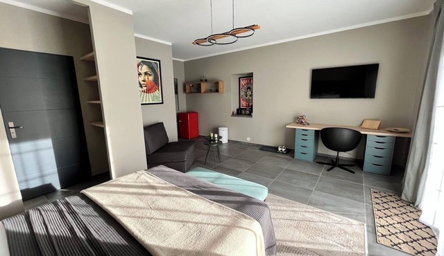 Sablet : Exceptional room in a quiet, hotel-like setting