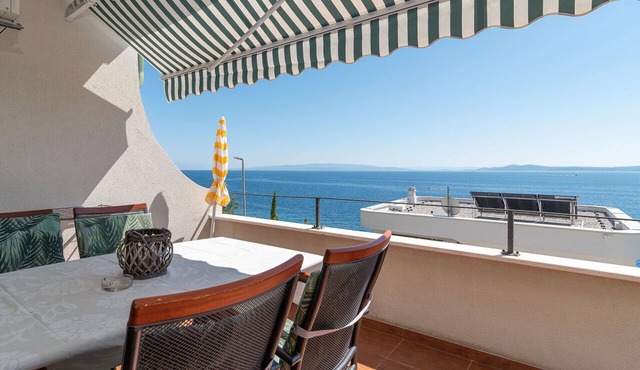SABLIC 3 apartment with sea view, 30m from a beach in OKRUG GORNJI