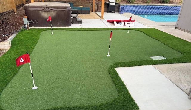 Sacramento 4 Bedroom Home | Pool Hot-Tub Mini Golf