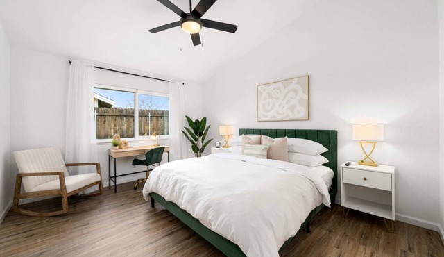 Sacramento Gem w/Cozy Wood Fireplace, BBQ Grill