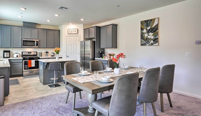 Sacramento Retreat w/Yard ~ 13 Mi to Dtwn!