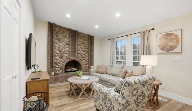 Saddle House w/Saloon| Hot Tub | Fireplace | Ski House