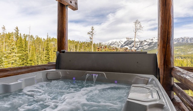 Saddle Ridge Ski in/Ski out condo, private hot tub