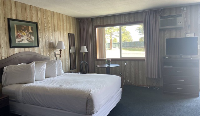 Saddle & Surrey Motel