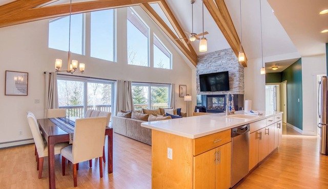 Saddleback - Magalloway Loop Home 49 - great newly furnished home on the Mountain