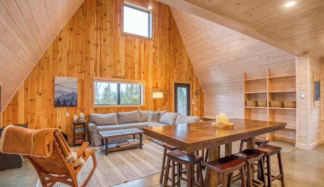 Saddleback - Maine Alpin Haus beautiful trailside ski-in/ski-out A-Frame with mountain views