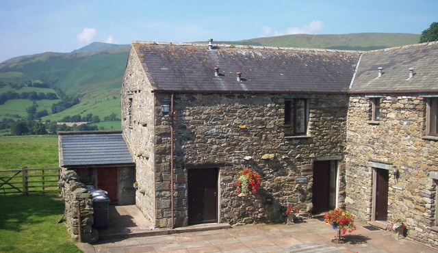 SADDLEBACK BARN, pet friendly, with a garden in Mungrisdale