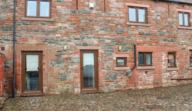 SADDLEBACK BARN, pet friendly, character holiday cottage in Penrith