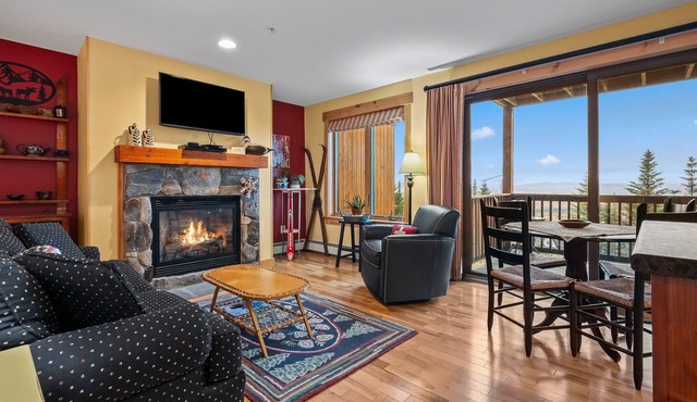 Saddleback - South Branch Condo 17-1 - Ski in ski out, Pet friendly!