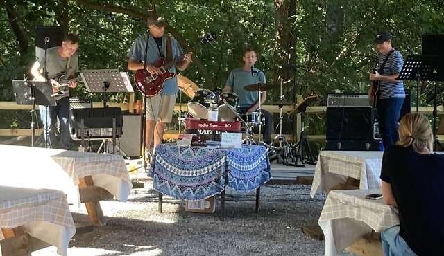 SADDLEBROOK ACRES HORSE FARM & COUNTRY COTTAGE HAS A LITTLE BIT FOR EVERYONE!