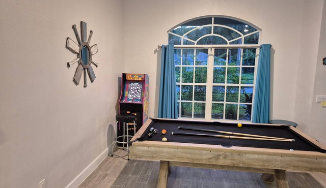 Sadie's Daytona private pool home with 5 king beds , pool table and arcade games