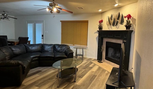 Saegert Ranch Oasis: 4BR/2.5BA