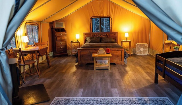 Safari Glamping Tent | Forest Retreat & Hot Tubs!