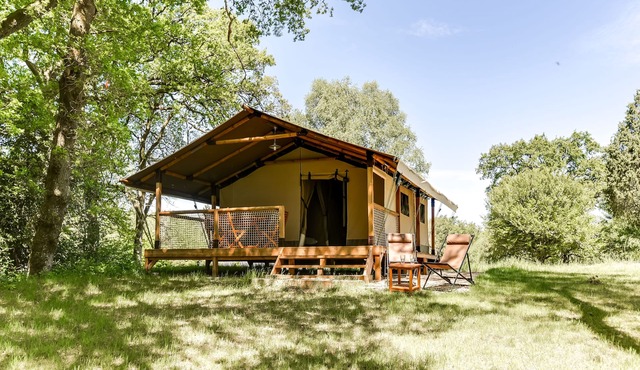Safari lodge tent pond edge-Corrèze Dordogne Valley